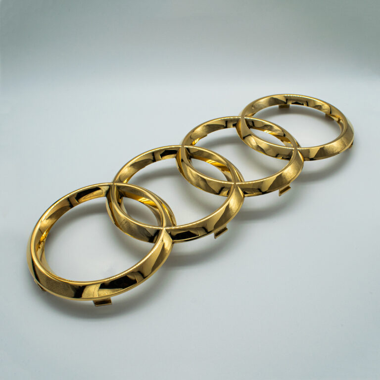 Vergoldete Embleme Audi vergolden lassen DARK Galvanik