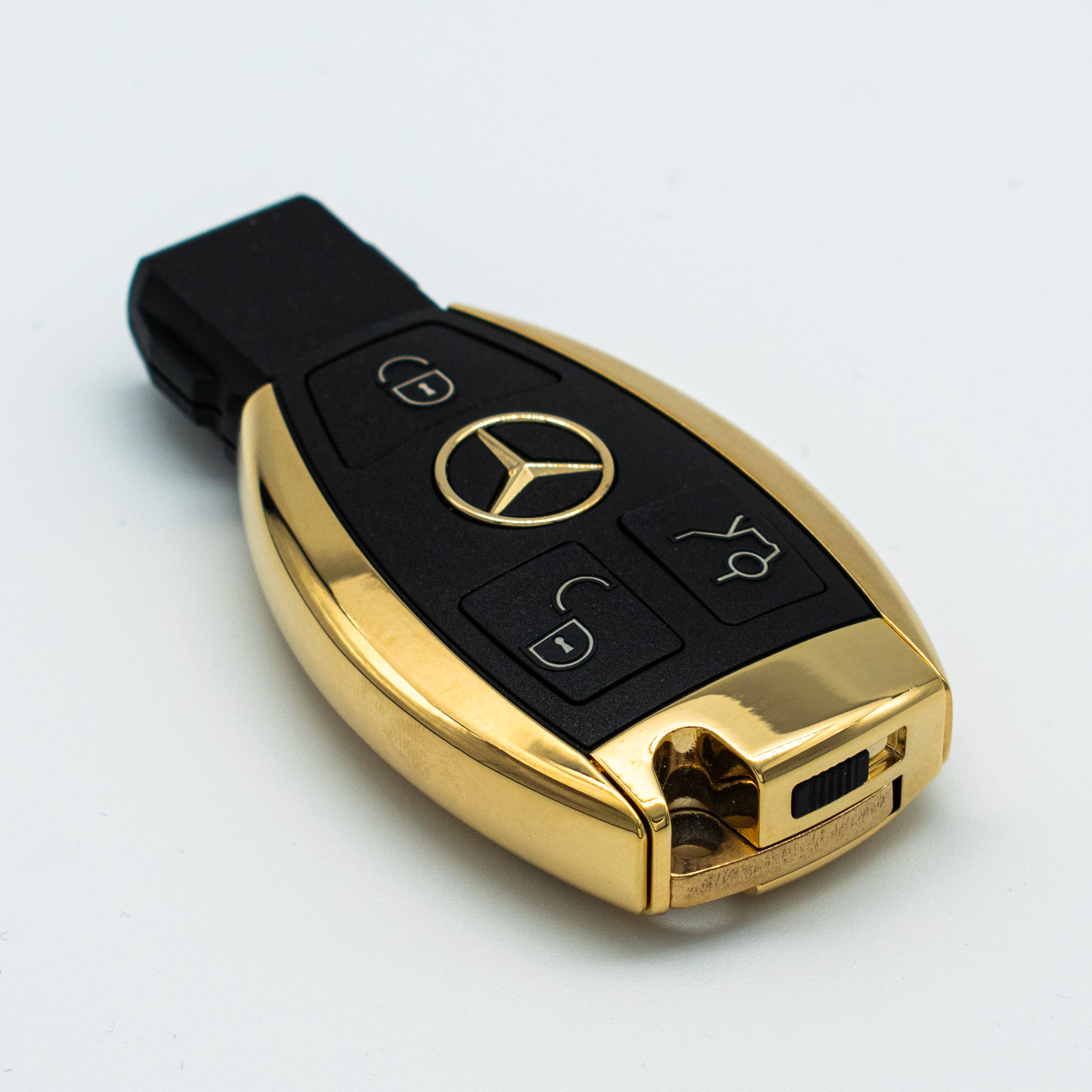 Bilder vergoldet Mercedes Schlüssel vergolden lassen DARK Galvanik