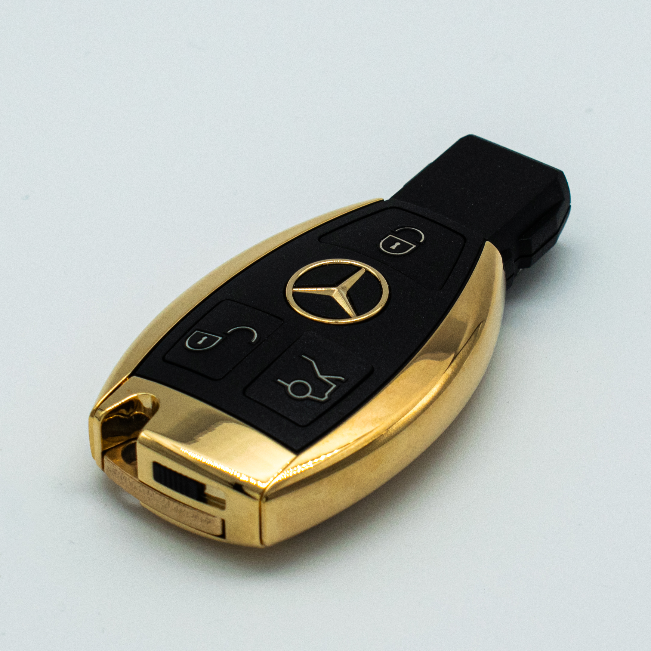 Bilder vergoldet Mercedes Schlüssel vergolden DARK Galvanik