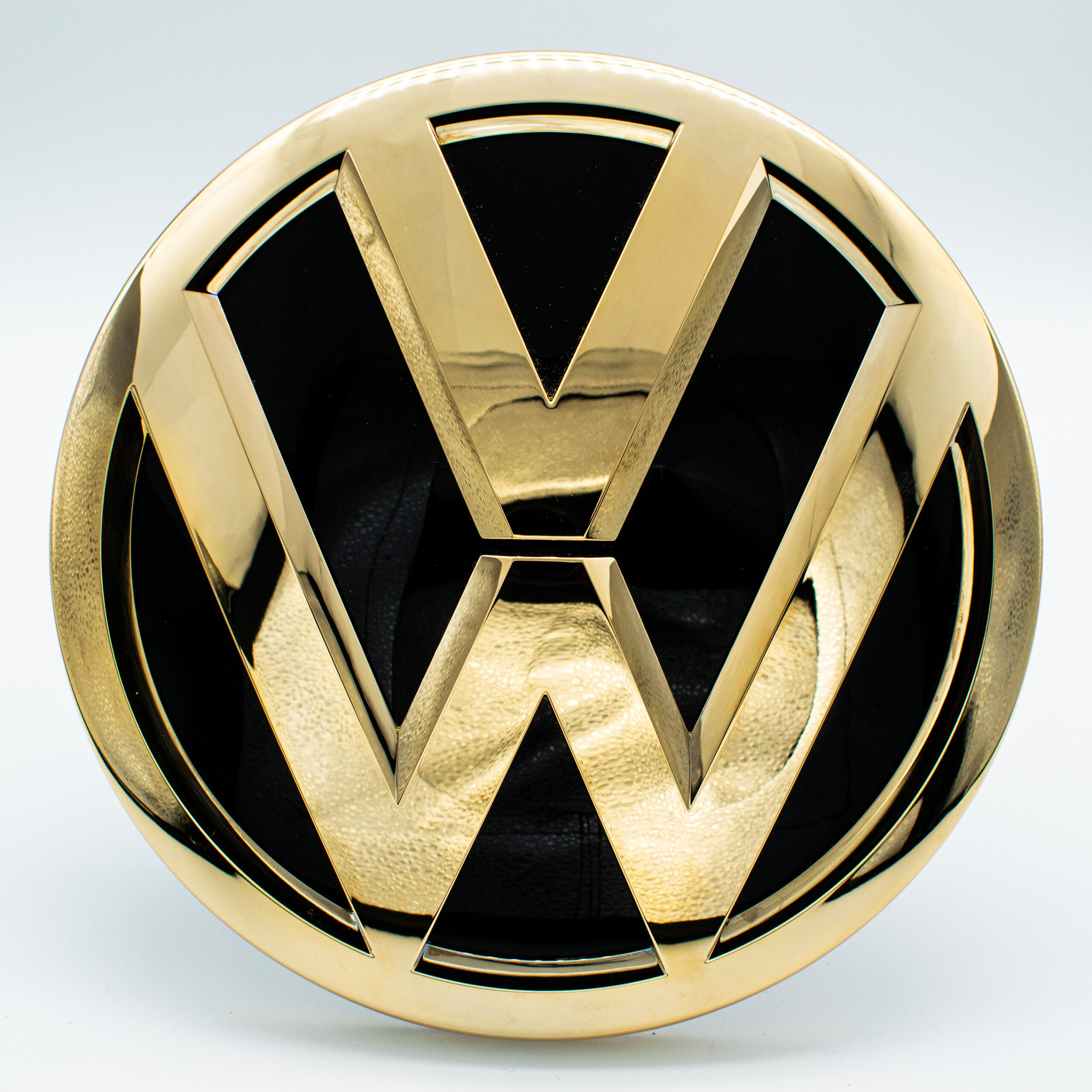 Bilder vergoldet VW Volkswagen Emblem DARK Galvanik